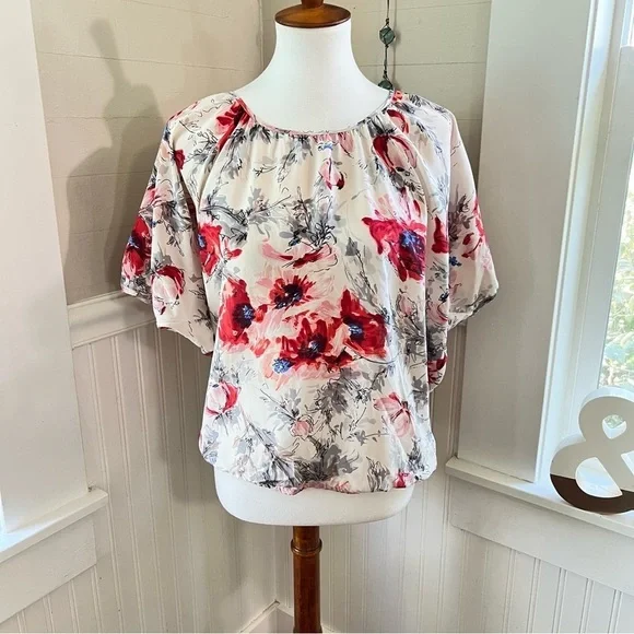 Cabi Blouse 100% Silk #399 Gray Red Poppy Floral Flower Fairy Top Oversized - Picture 1 of 12